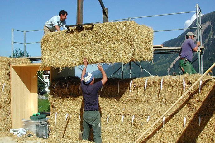 Das erste Strohballenhaus der Schweiz (gdl_898093905_image)