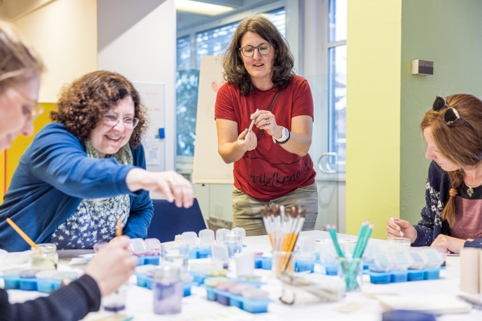 Creative workshop with plant colors & watercolor painting (gdl_898649533_image)