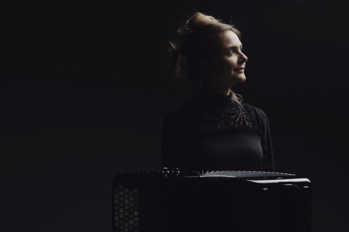 VIVIANE CHASSOT · AKKORDEON solo · Folk Flow (gdl_899590107_image)