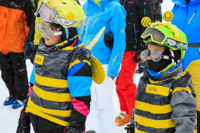 Skischule Maskeraden-Wettbewerb (gdl_900253151_image)