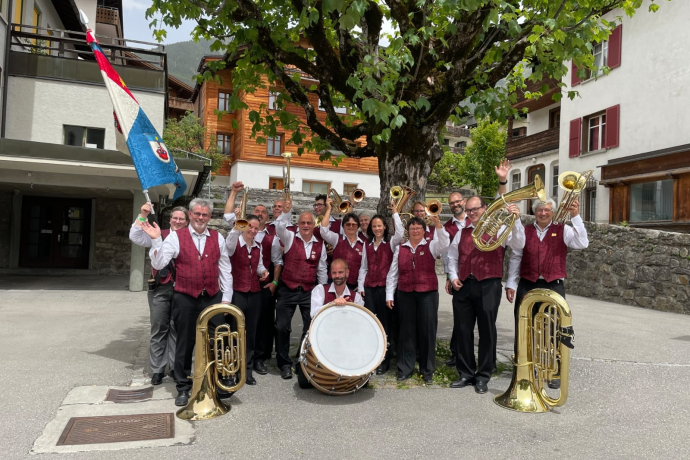 Neuinstrumentierung Dorfmusik Rothenbrunnen / Kantonale Veteranenehrung (gdl_900371127_image)