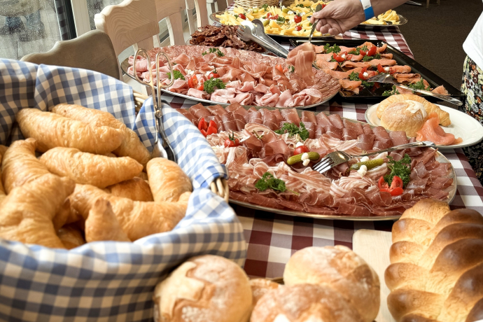 Easter brunch in Caischavedra (gdl_901207415_image)