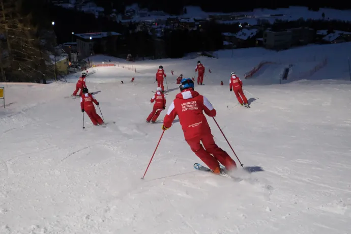 Family Snow Night Pontresina (gdl_904870260_image)