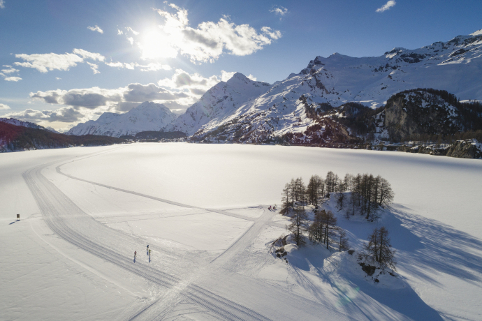 Über die gefrorenen Seen im Oberengadin gleiten, ein einmaliges Erlebnis (©️ Filip Zuan)