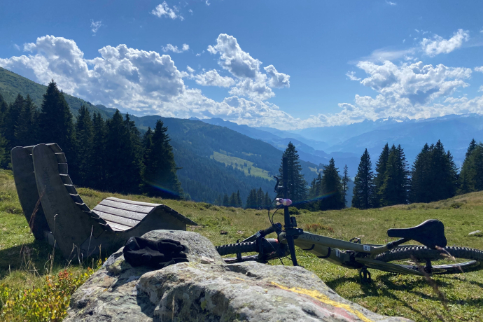 Aussicht von Spundis auf die umliegende Bergwelt Aussicht von Spundis auf die umliegende Bergwelt