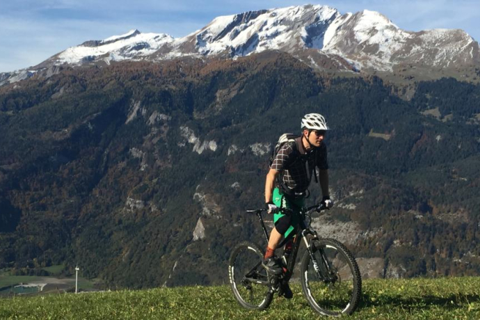 Calanda im Hintergrund