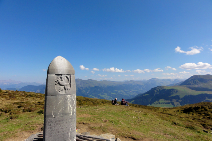 739 Dreibündenstein Panoramaweg