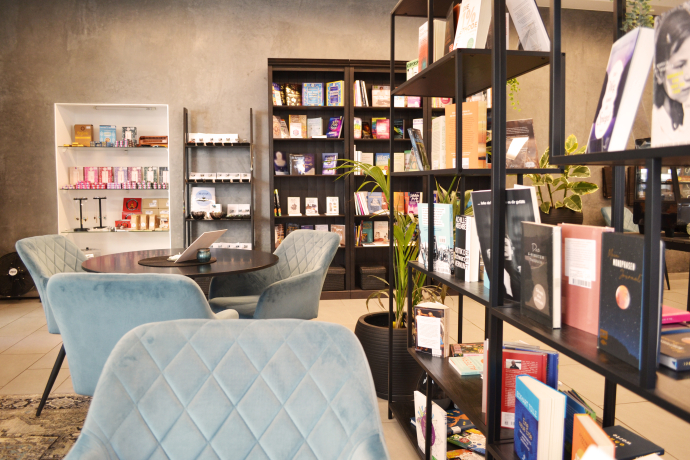 manas-libri-e-caffè-leaniederer4