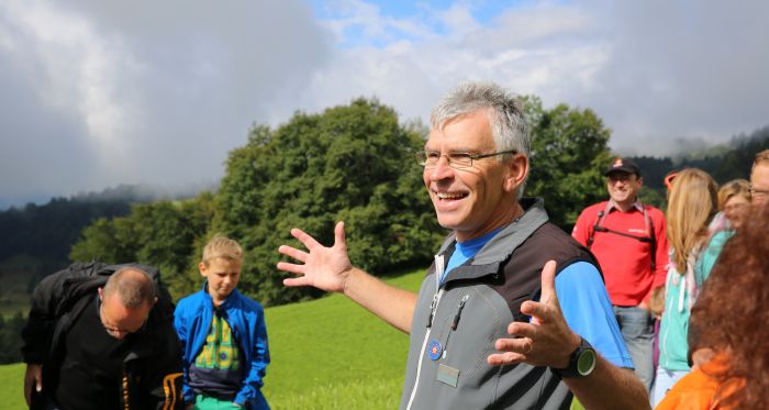 Werner Forrer mit Wandergruppe Werner Forrer mit Wandergruppe