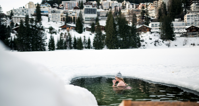 Eisbaden in Arosa (Foto: © Marco Hartmann) Eisbaden in Arosa (Foto: © Marco Hartmann)