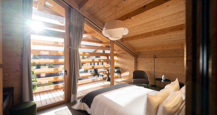 Das Doppelzimmer «Travers» mit Loggia (Foto: © GRF, Marco Hartmann) Das Doppelzimmer «Travers» mit Loggia