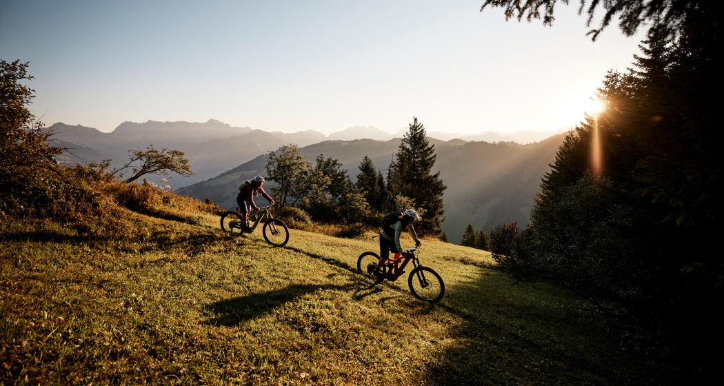 Biker*innen auf dem Alpine Circle Ost