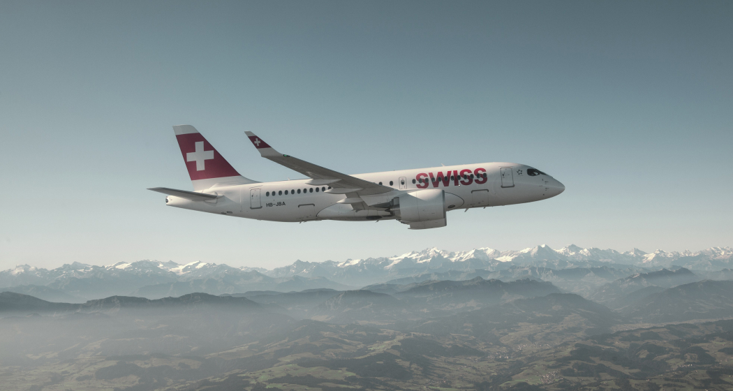 Fliegt künftig mit Namen von Bündner Ferienregionen: Airbus A220-100 von SWISS (Foto: © SWISS) Airbus A220-100 von SWISS