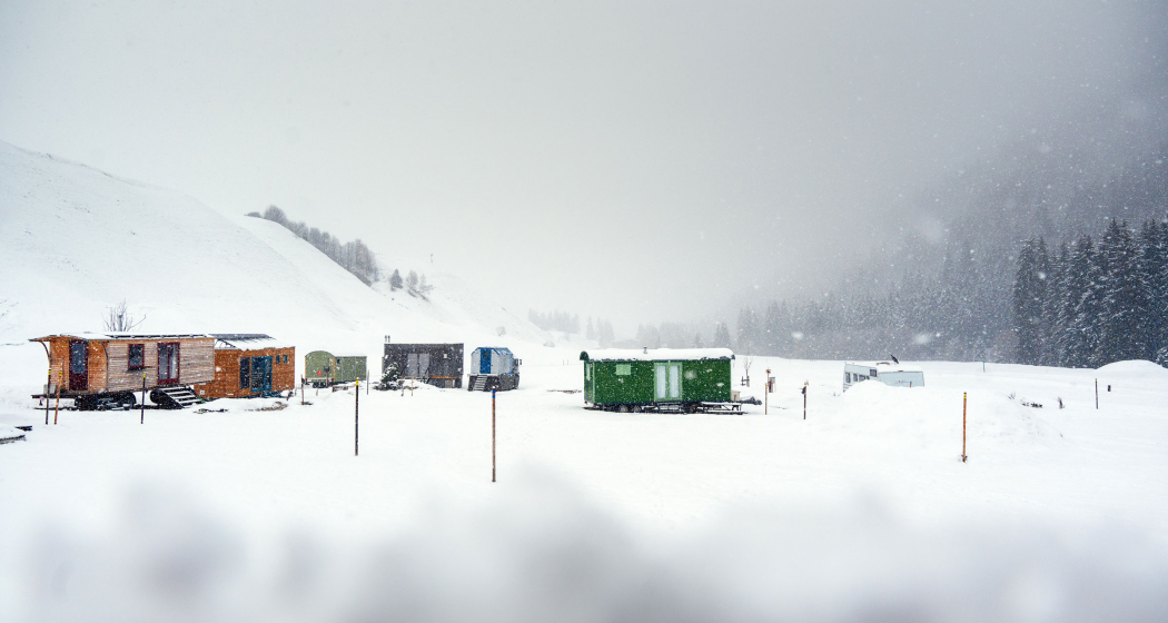 Auf dem Camping Viva gibt es im Winter vier Tiny Homes und 25 Stellplätze. (Foto: © GRF, Thalia Wünsche) Winterglamping auf dem Camping Viva