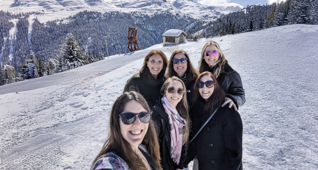 Der Tourismus im Ferienkanton Graubünden entwickelt sich weiterhin erfolgreich. 2024 ist das zweitbeste Tourismusjahr seit 2010, wie aus der jüngsten Logiernächtestatistik hervorgeht. Vor allem die Nachfrage aus den Fernmärkten sorgt für Wachstum im Tourismussektor. Graubünden Ferien ist mit Partnerhotels in den Märkten präsent.