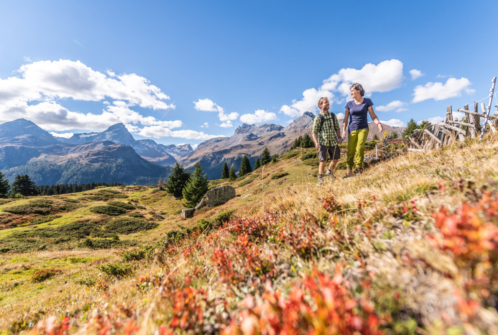 Wanderer auf der Alp Flix (Foto: © Tourismus Savognin Bivio Albula AG / Mattias Nutt)