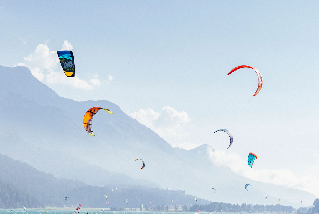 Kitesurfer im Oberengadin (Foto: © Engadin St. Moritz Tourismus / Filip Zuan) Kitesurfer im Oberengadin (Foto: © Engadin St. Moritz Tourismus / Filip Zuan)