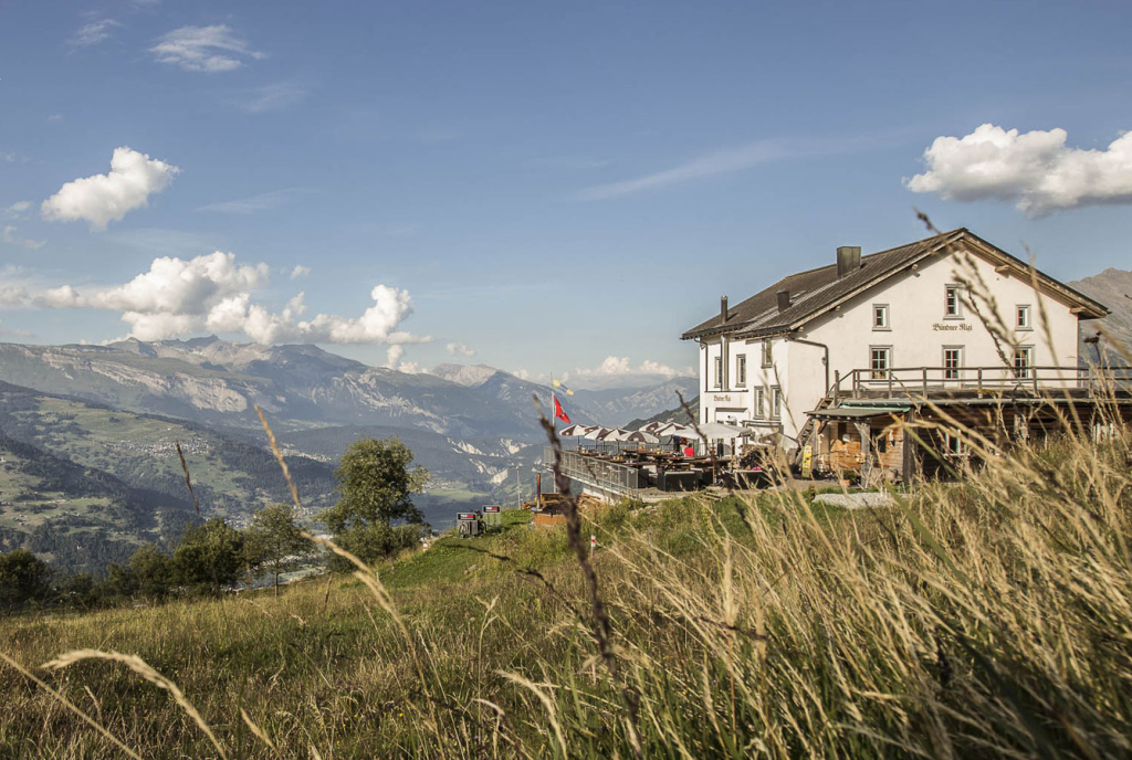 Aussicht von der Bündner Rigi in der Surselva
