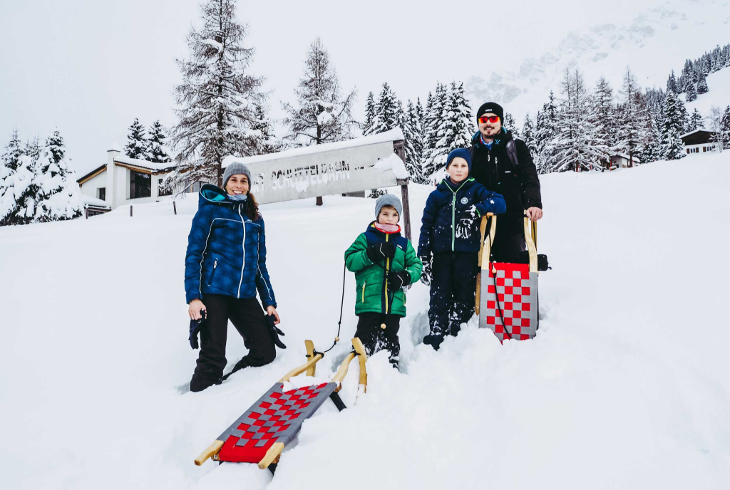 Bild 5: Andreas, Jenny, Mato und Milan veranstalteten in Lenzerheide ihre eigene Winterolympiade.
