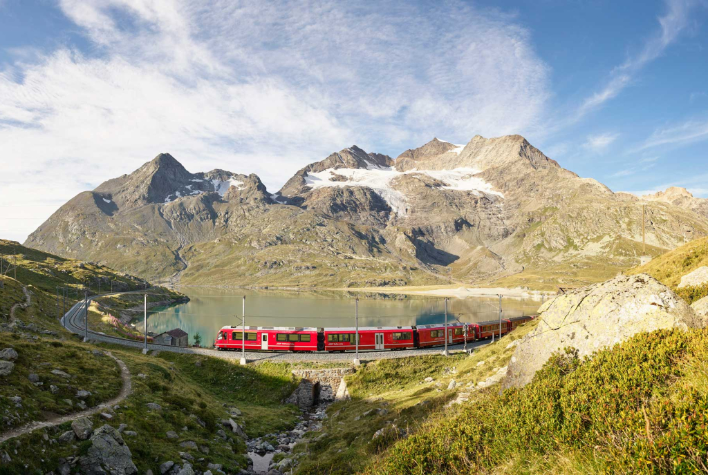 Die Rhätische Bahn auf dem Berninapass (Foto: © Stefan Schlumpf)