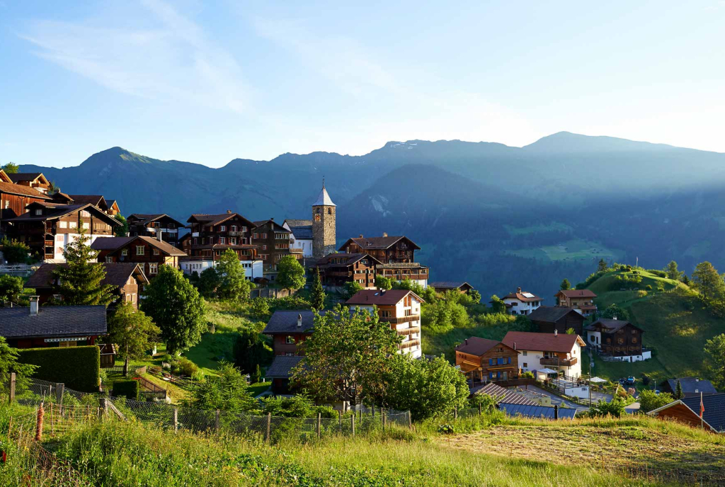 Bergdorf Tschiertschen im Sommer (Foto: © Tourismusverein Tschiertschen-Praden / Nina Mattli)