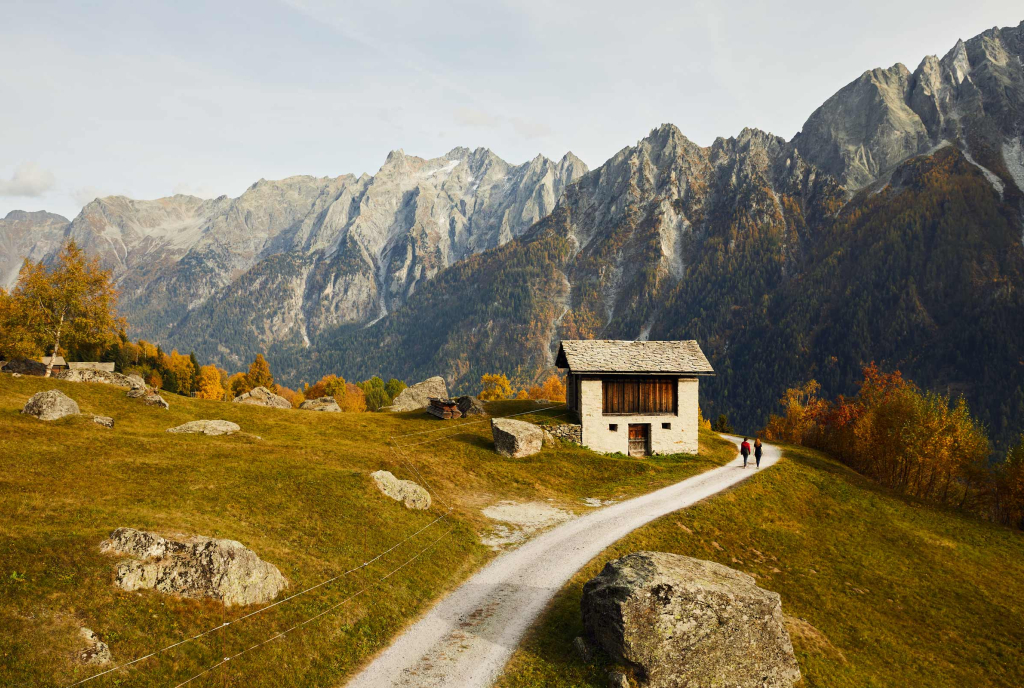 Wanderer im Bergell (Foto: © Schweiz Tourismus, Giglio Pasqua)