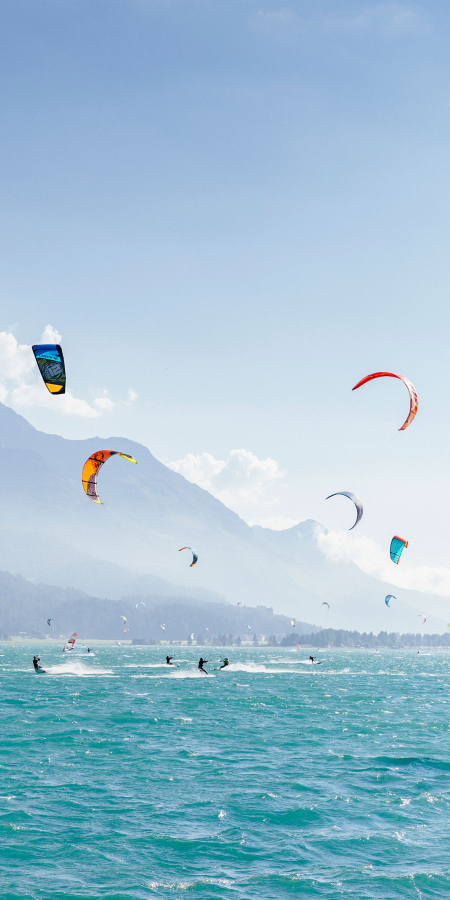 Kitesurfer im Oberengadin (Foto: © Engadin St. Moritz Tourismus / Filip Zuan) 