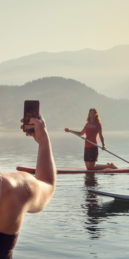 Stand Up Paddling im Oberengadin (Foto: © Engadin St. Moritz Tourismus / Filip Zuan) Stand Up Paddling im Oberengadin