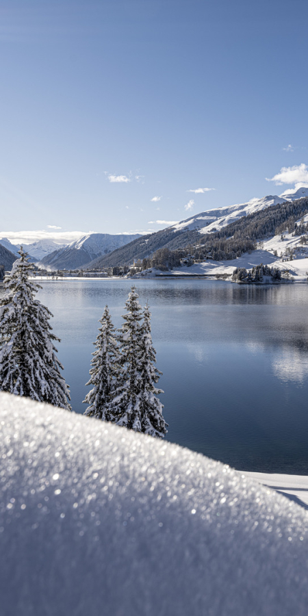 Winterliche Stimmung am Davosersee (Foto: © Destination Davos Klosters / Andrea Badrutt)