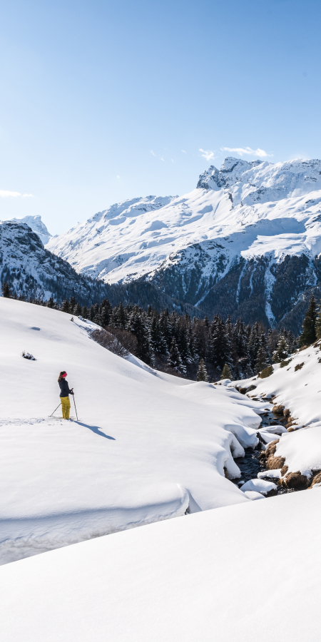 Schneeschuhwanderer auf der Alp Flix