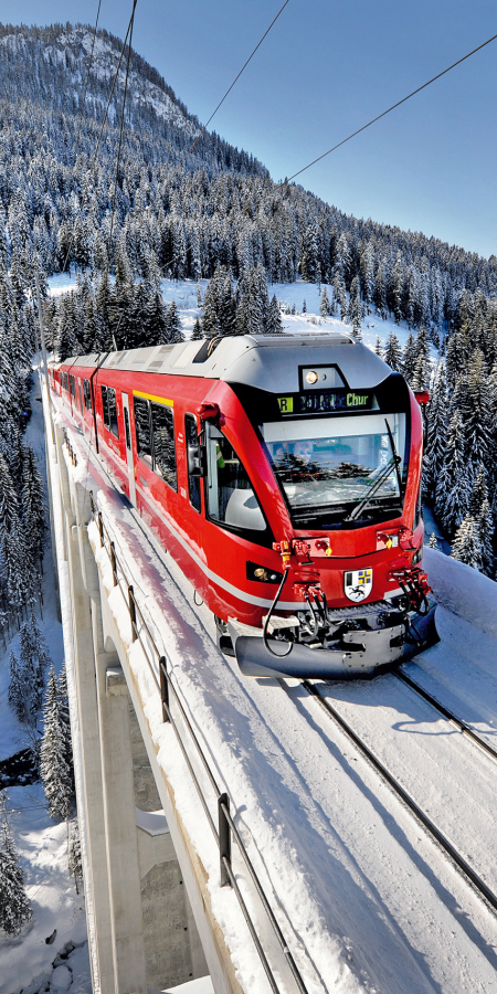Regionalzug auf dem Langwieserviadukt (Foto: © Rhätische Bahn / Hansjörg Egger) Regionalzug auf dem Langwieserviadukt