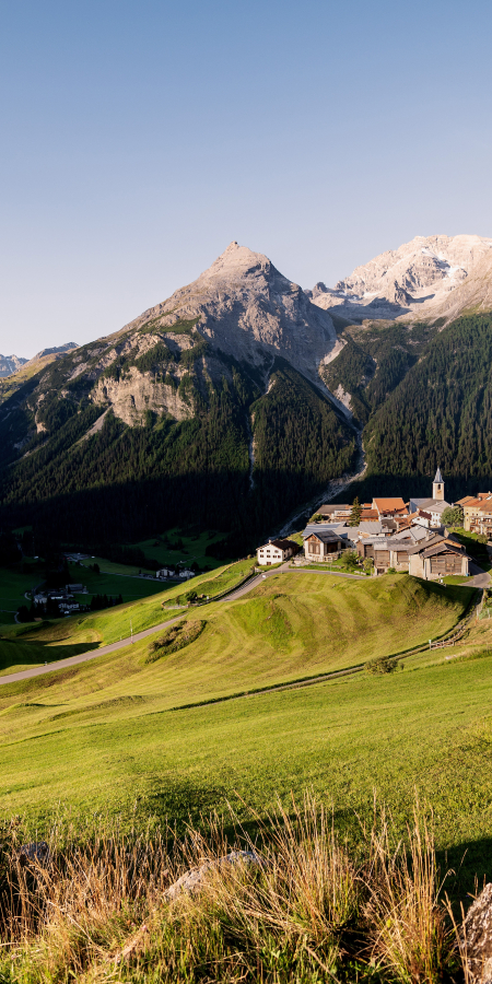 Bergdorf Latsch oberhalb von Bergün (Foto: © Marco Hartmann, Graubünden Ferien) Bergdorf Latsch oberhalb von Bergün