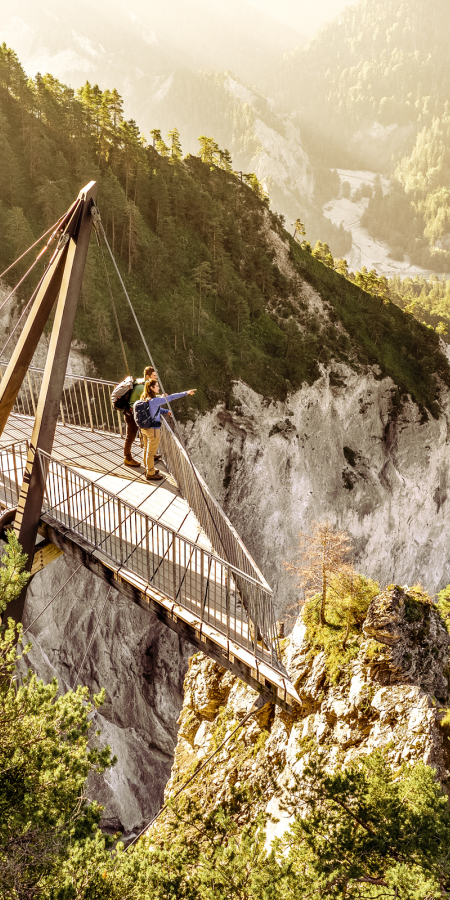 Aussicht über die Rheinschlucht von der Plattform «Il Spir» bei Flims