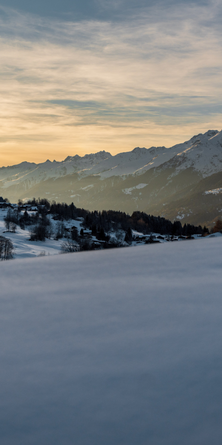 Abendstimmung auf der Winterweitwanderung Via Mundaun 