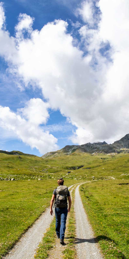 Wanderer auf der Via Sett (Foto: © Graubünden Ferien, Martin Hoch)