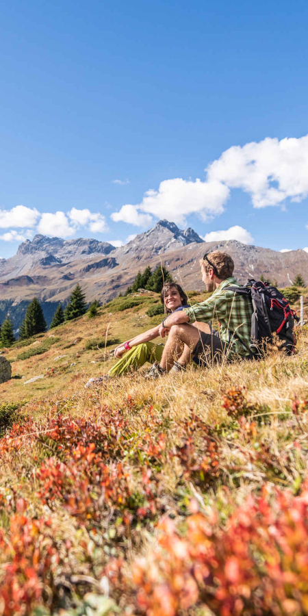 Wanderer auf der Alp Flix bei Savognin (Foto: © Tourismus Savognin Bivio Albula AG / Mattias Nutt) Wanderer auf der Alp Flix bei Savognin (Foto: © Tourismus Savognin Bivio Albula AG / Mattias Nutt)