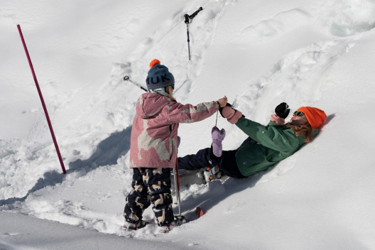 Schneeschuhwandern mit der Familie in Flims Laax Falera Schneeschuhwandern mit der Familie in Flims Laax Falera