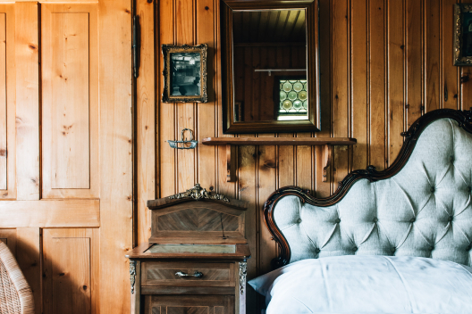 Das Schlafzimmer in der urigen Berghütte (Foto: © Sommertage) Das Schlafzimmer in der urigen Berghütte (Foto: © Sommertage)