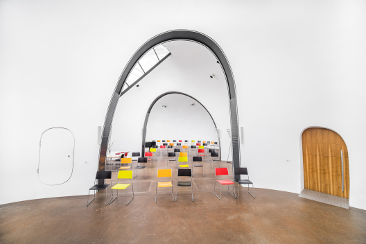 Innenraum der Steinkirche in Cazis