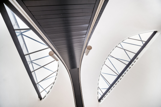 Innenraum der Steinkirche in Cazis