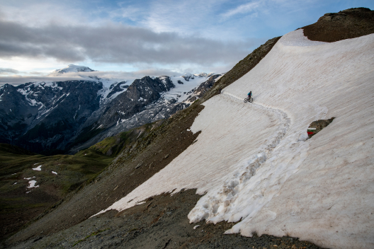 Aufstieg über ein Schneefeld zum Piz Chavalatsch (Foto: © Balz Weber) Aufstieg über ein Schneefeld zum Piz Chavalatsch
