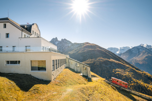 Hotel Muottas Muragl (Foto: © Federico Sette) Hotel Muottas Muragl