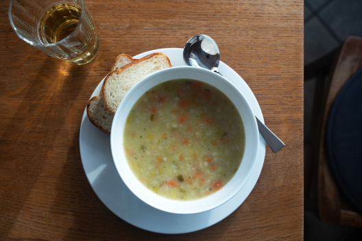 Suppe im Cafè e Butea Scuntrada in Ftan