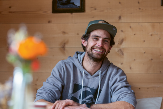 Lachender Mann im Ospizio La Veduta. (Foto: © Nico Schaerer) Lachender Mann im Ospizio La Veduta.