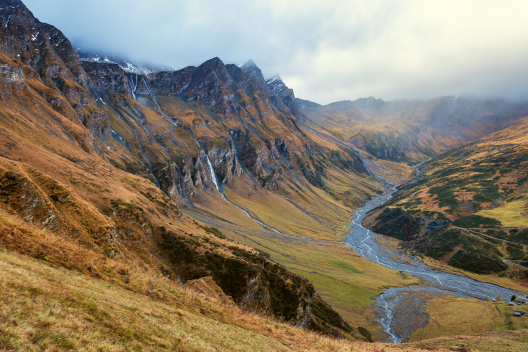 Naturpark Beverin mit Sicht Richtung Safien. (Foto: © Nico Schaerer) Naturpark Beverin mit Sicht Richtung Safien.