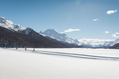 Langlaufen auf der «Engadin Skimarathon Loipe» (Foto: © Engadin St. Moritz Tourismus AG / Filip Zuan) Langlaufen auf der «Engadin Skimarathon Loipe»