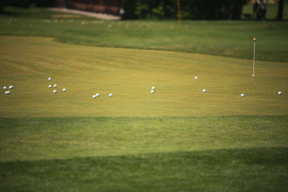 Golfbälle auf der Wiese Golfbälle auf der Wiese