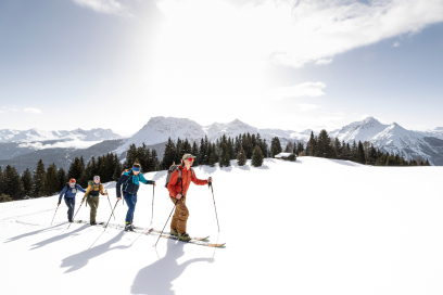 Skitourengruppe im Unterengadin Val Müstair Skitourengruppe im Unterengadin Val Müstair