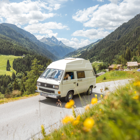 Campingbus unterwegs in Graubünden (Foto: © Roman Huber) Campingbus unterwegs in Graubünden