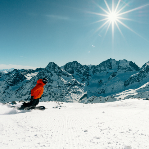Snowboarders on the Snow Safari in the Engadin (Photo: © Switzerland Tourism / Silvano Zeiter) Snowboarders on the Snow Safari in the Engadin (Photo: © Switzerland Tourism / Silvano Zeiter)